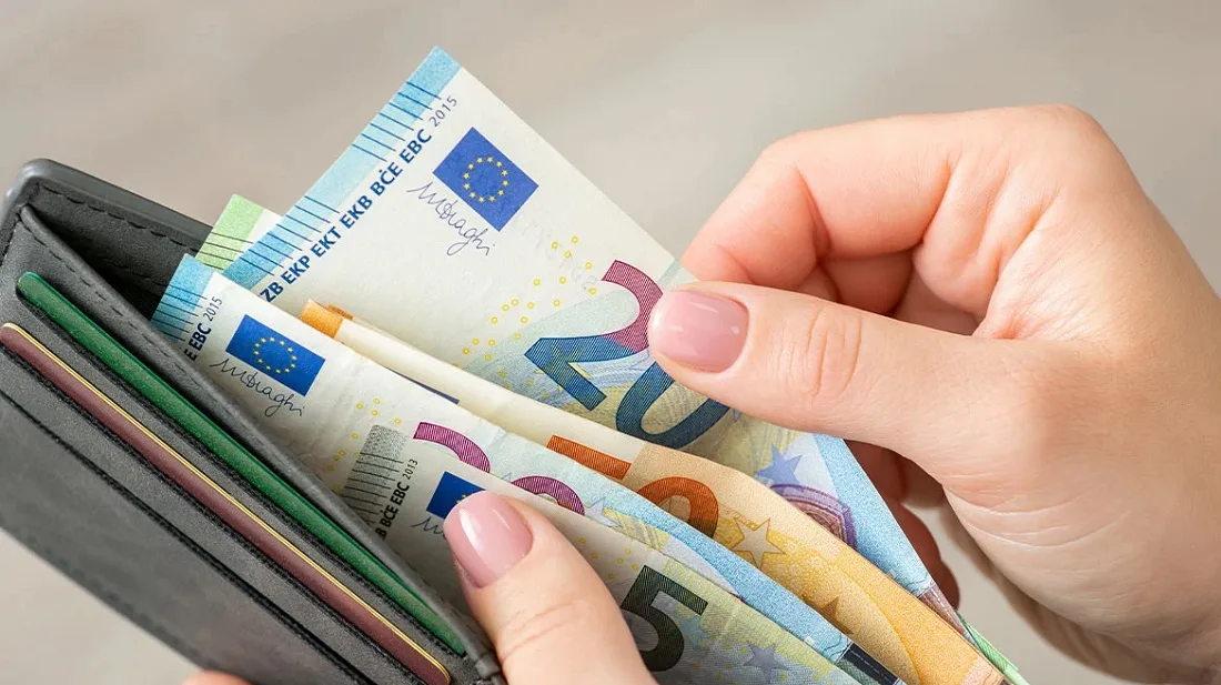 Eurostat: Προτελευταία στον μέσο μισθό η Ελλάδα