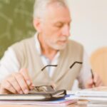 Συνταξιοδοτούνται, αλλά παραμένουν στην εργασία